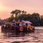 Hausboot Tour Mit Der Wasserkutsche - Fuehrerscheinfrei