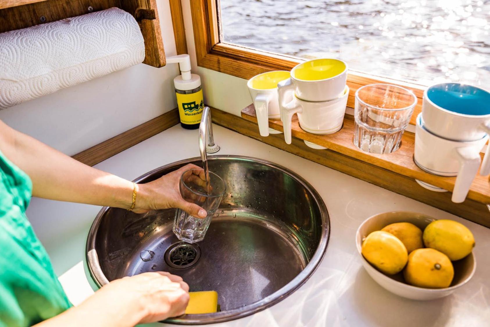 Hausboot Tour Mit Der Wasserkutsche - Fuehrerscheinfrei Botel *