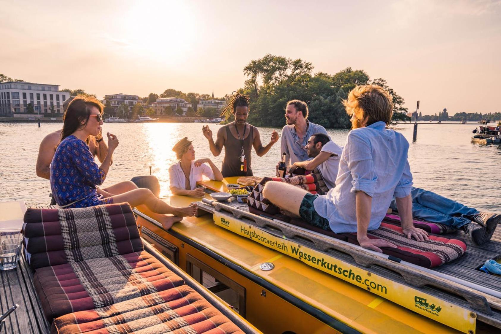 Hausboot Tour Mit Der Wasserkutsche - Fuehrerscheinfrei Botel