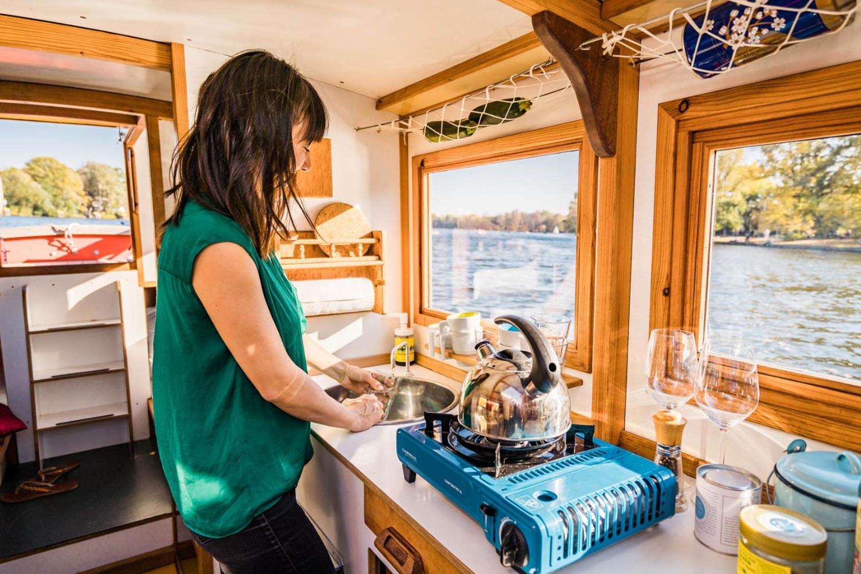Botel Hausboot Tour Mit Der Wasserkutsche - Fuehrerscheinfrei Berlino